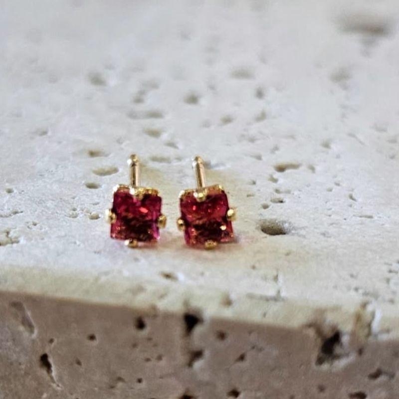 Brinco Quadrado Pedra Rosa Mini