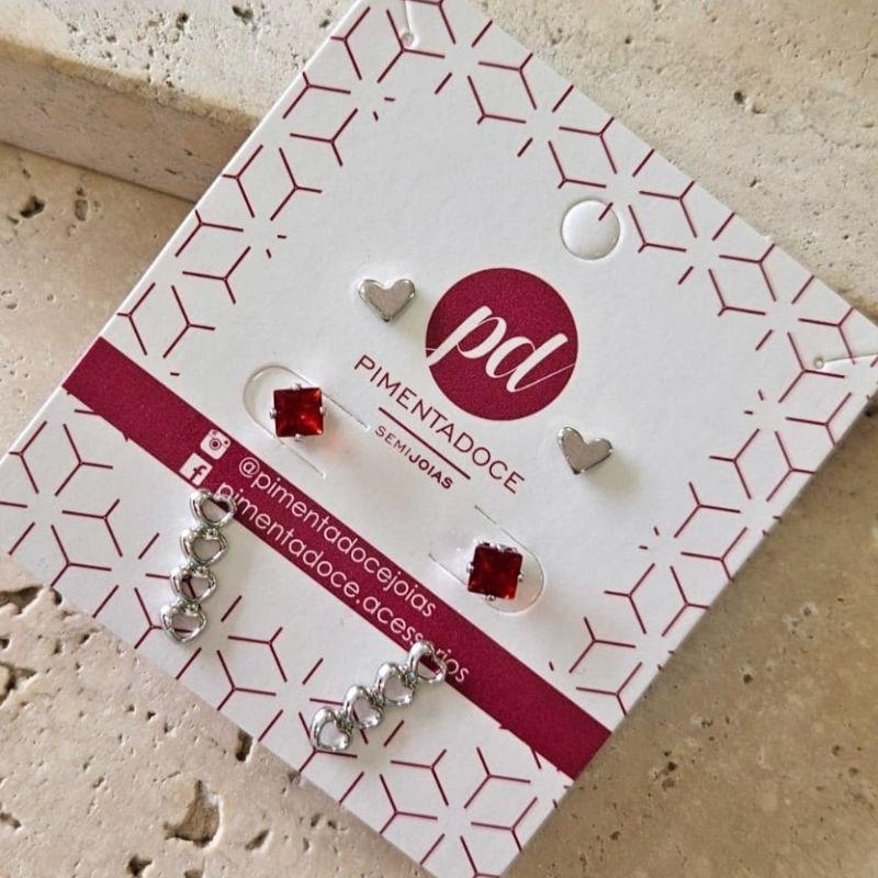 Brinco Trio Coração/Pedra Vermelha e Coração Mini