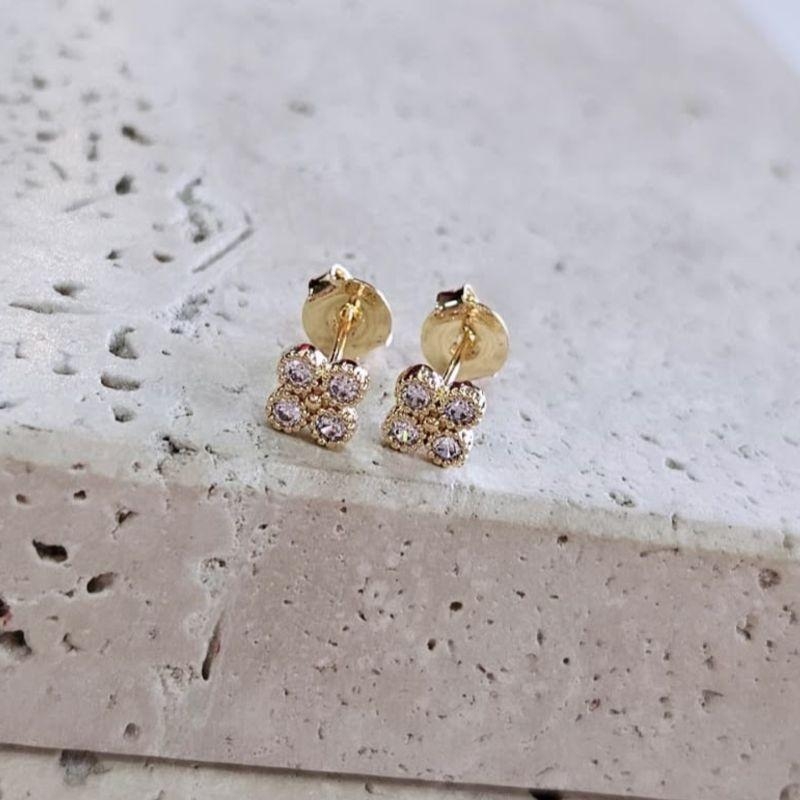 Brinco Van Cleef Cravejado Fixo Peq