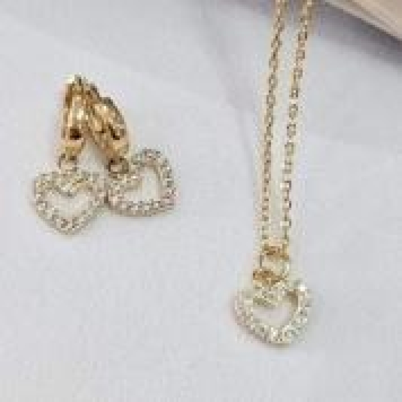 Conjunto  Coração Vazado Cravejado 