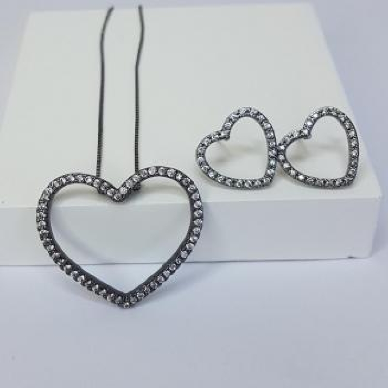 Conjunto Coração Vazado Cravejado 