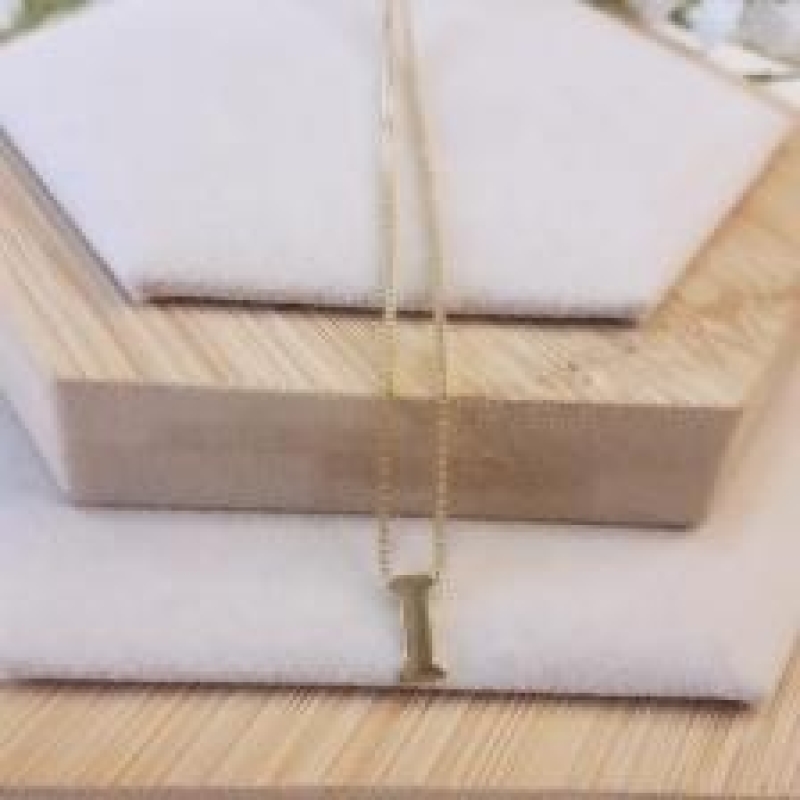 Gargantilha Letra I Mini