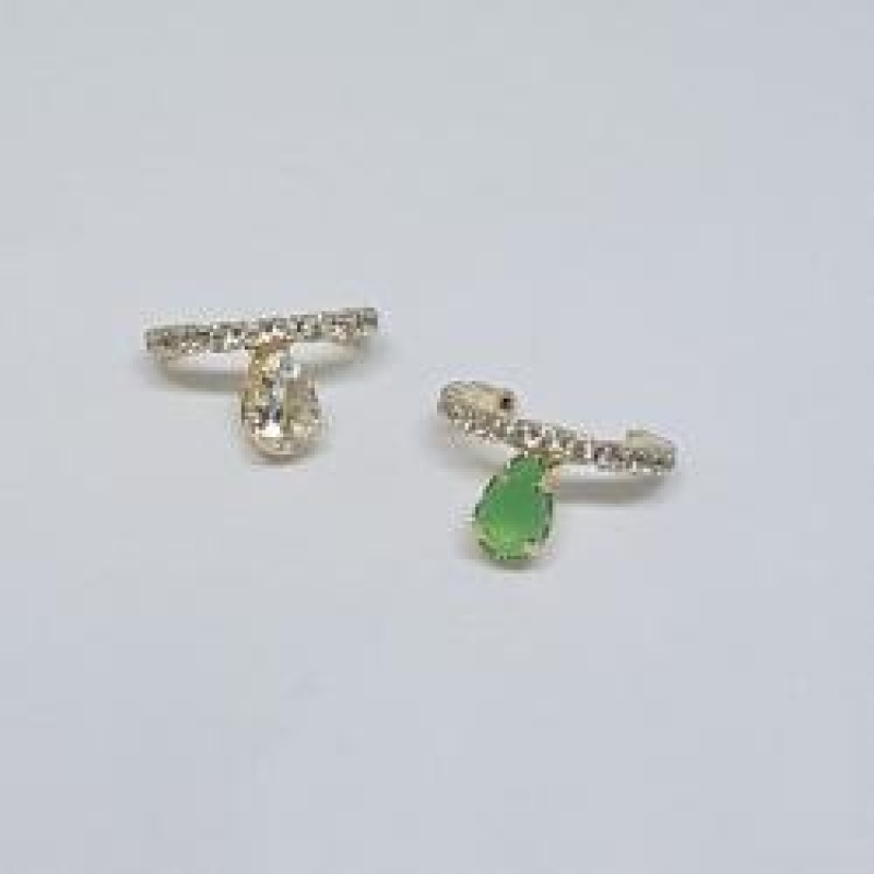 Piercing Fake Cravejado com Gota 