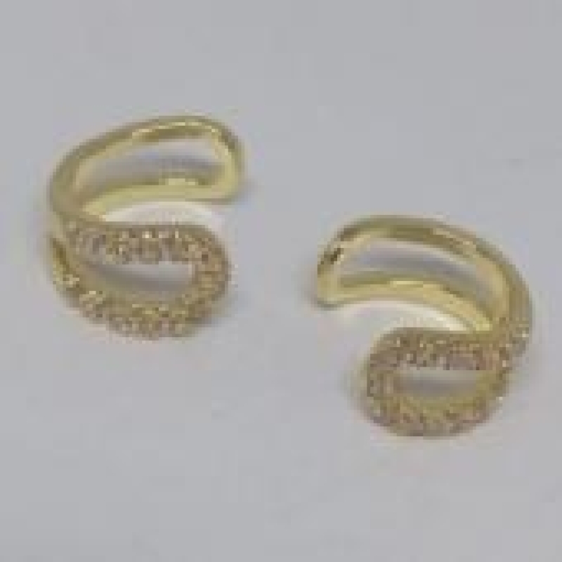 Piercing Oval Cravejado 