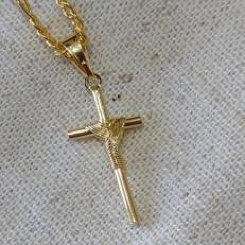 Pingente Cruz Amarrada 1x2,3cm