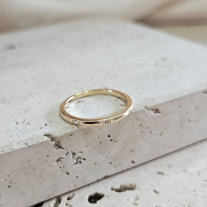 Anel Aliança Lisa com Pontos de Luz