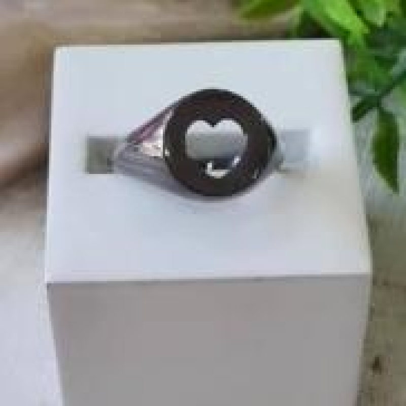 Anel Chapa com Coração Vazado Dedinho