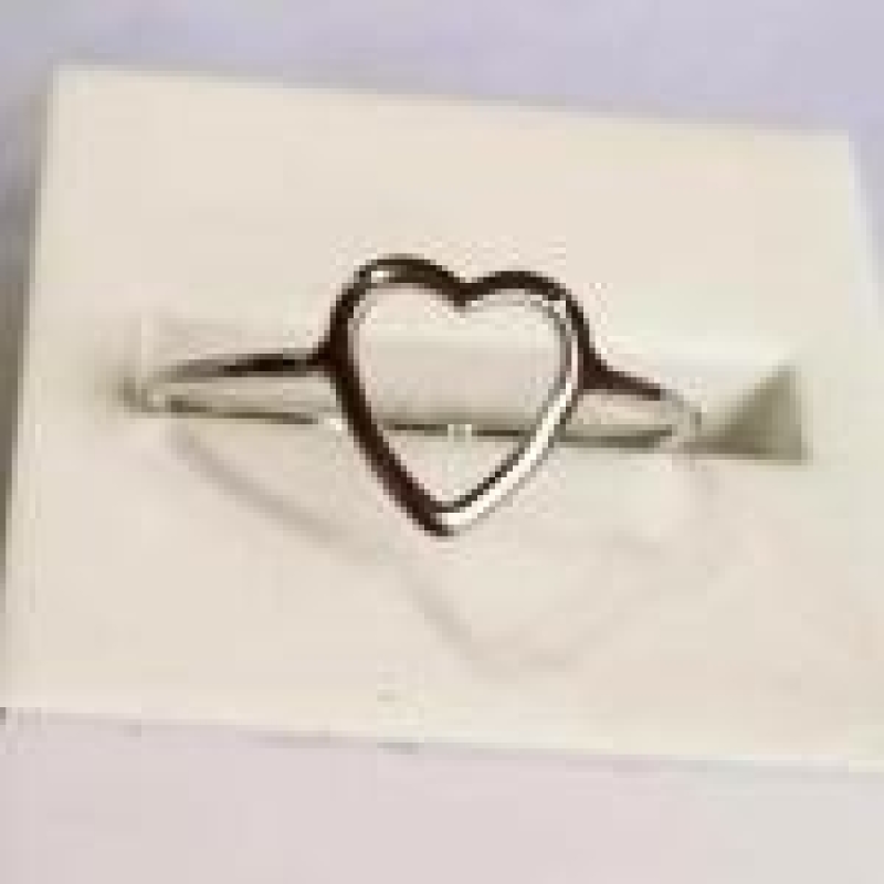 Anel Coração Vazado Pequeno