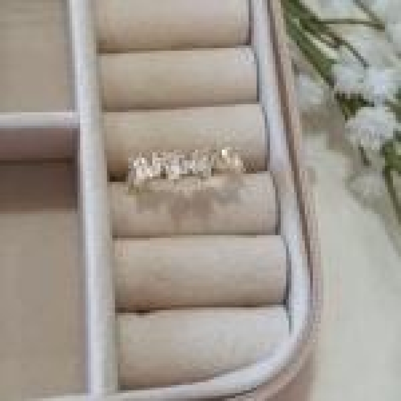 Anel Meia Aliança Baguete Cristal