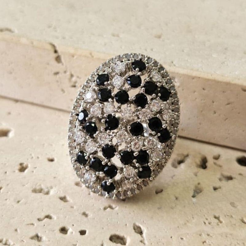 Anel Oval Zirconias Cristal e Negra