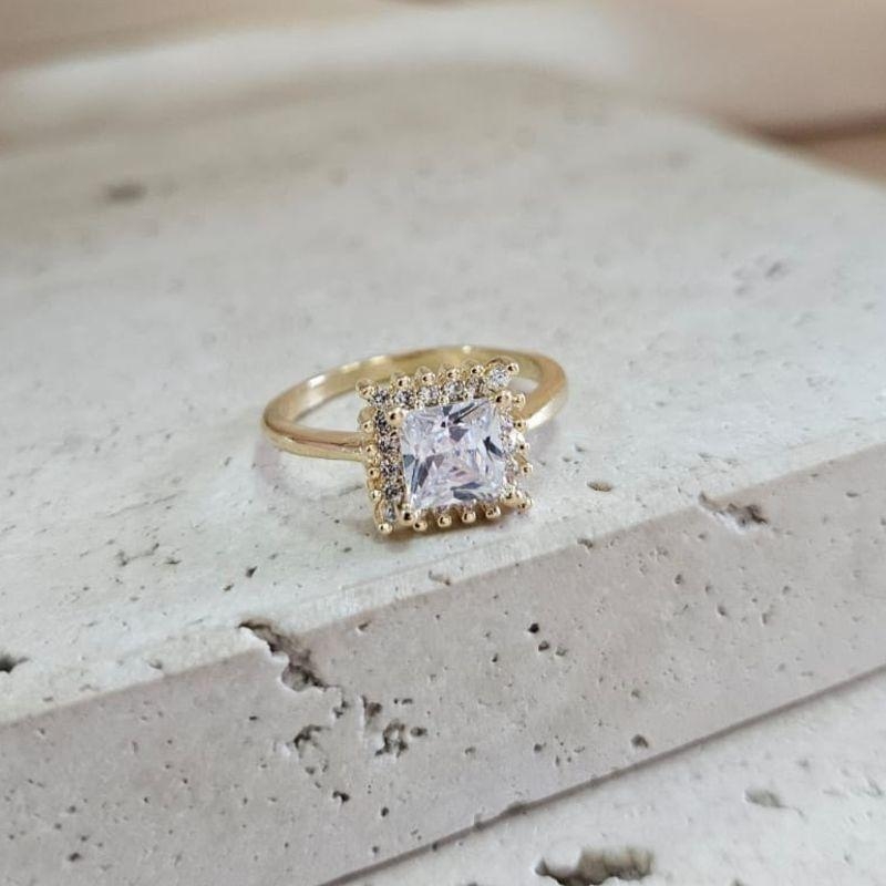 Anel Quadrado Grande com Zirconias em volta