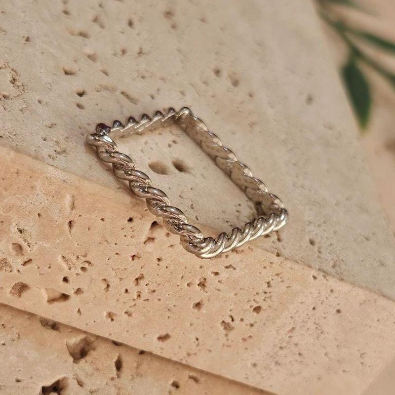 Anel Quadrado Torcido R