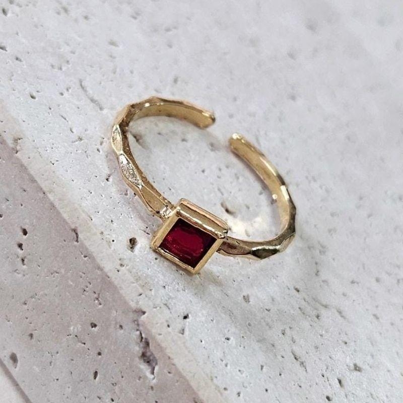 Anel Solitario Quadrado Vermelho Ajustavel