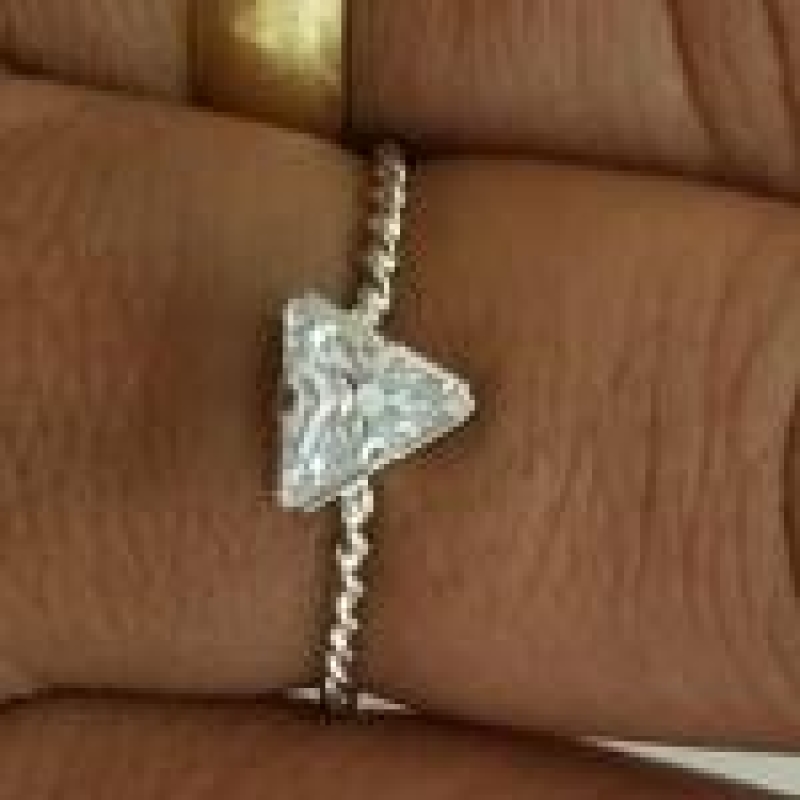 Anel Torcido Zirconia Triangular R