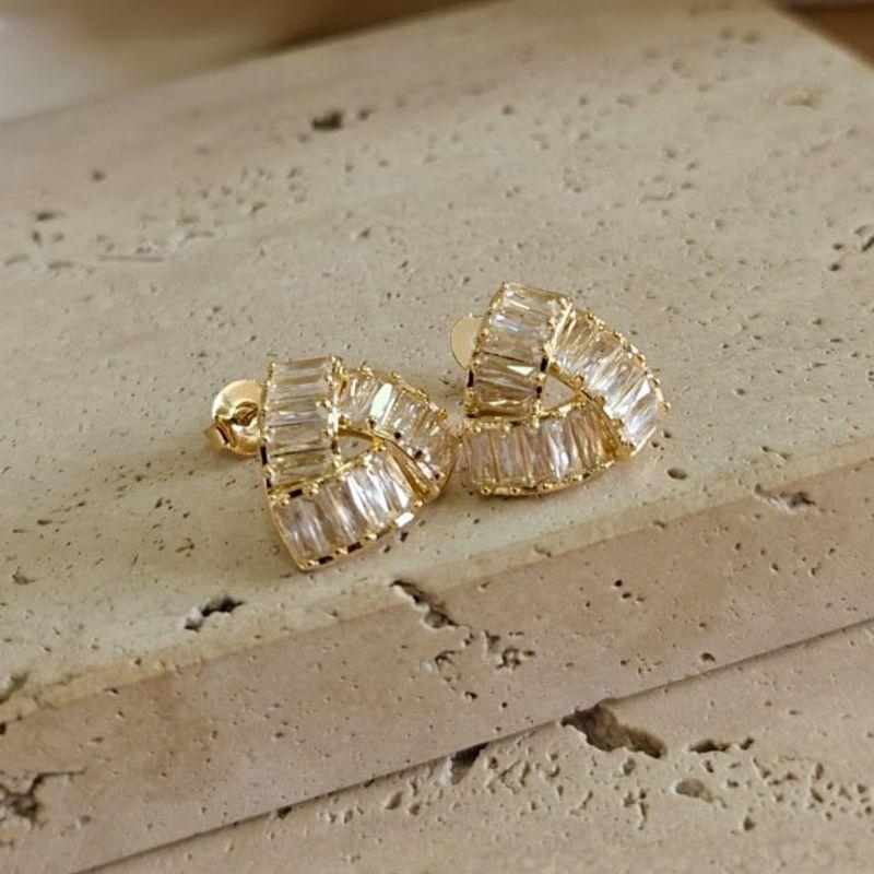 Brinco Triangular Zircônia Navete