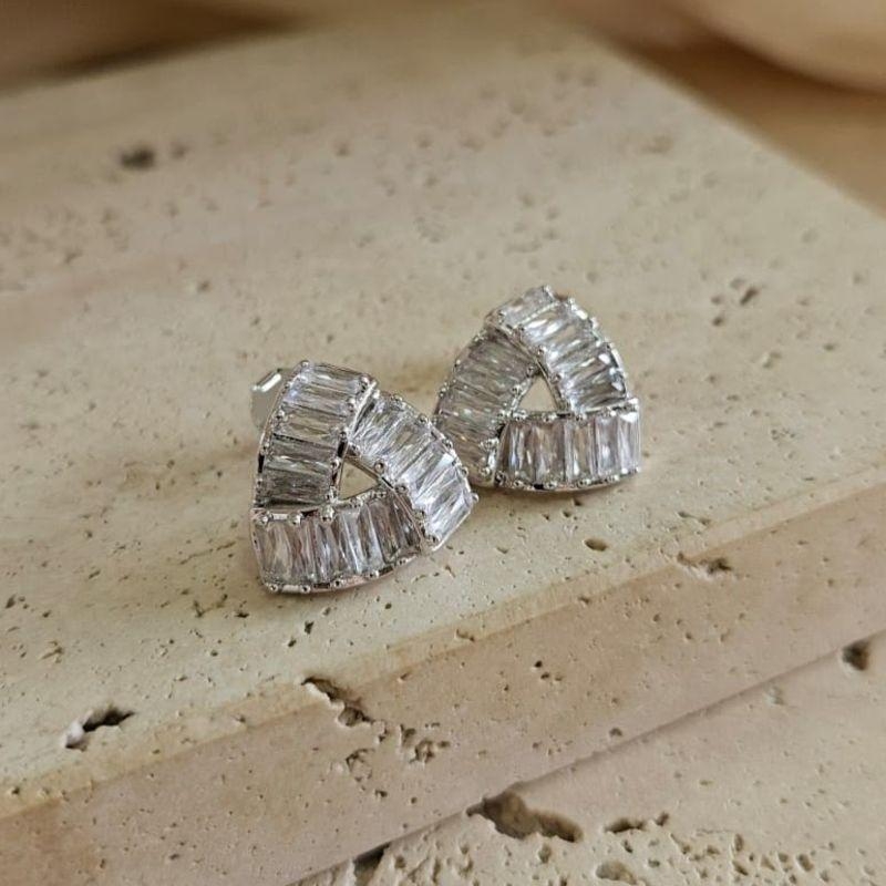 Brinco Triangular Zircônia Navete