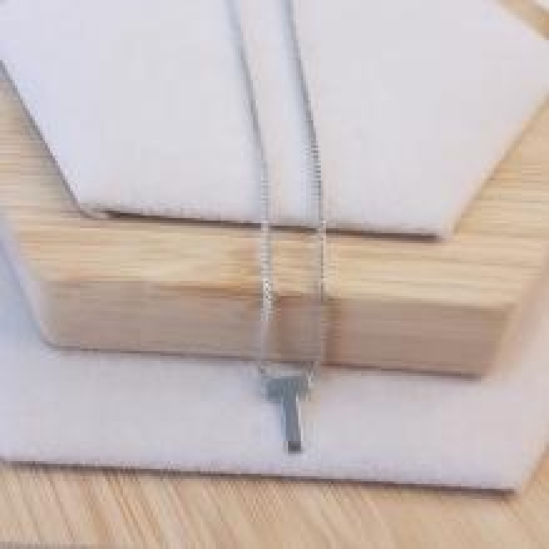 Gargantilha Letra T Mini R