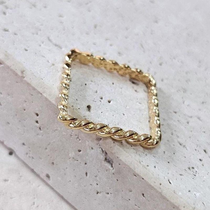 Anel Quadrado Torcido