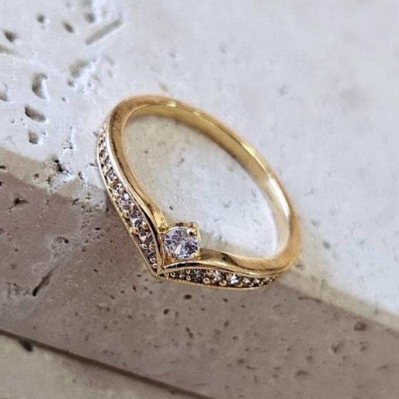 Anel Solitario em V com Zirconia