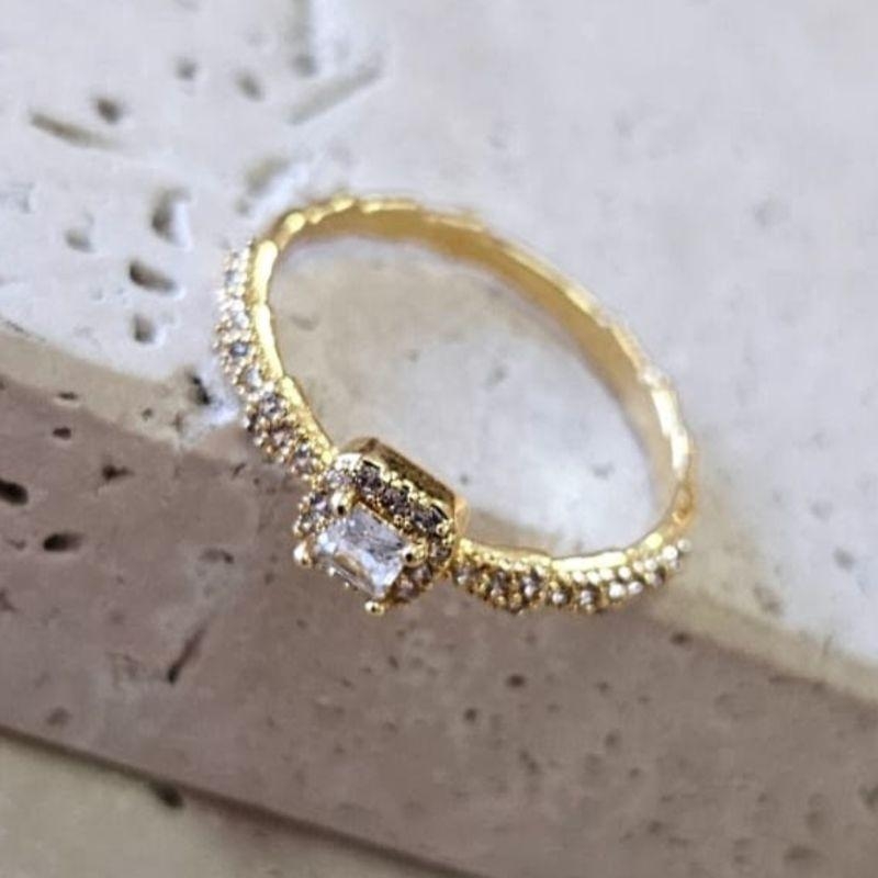 Anel Solitario Quadrado Cravejado