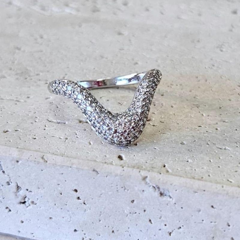 Anel V Arredondado Cravejado R