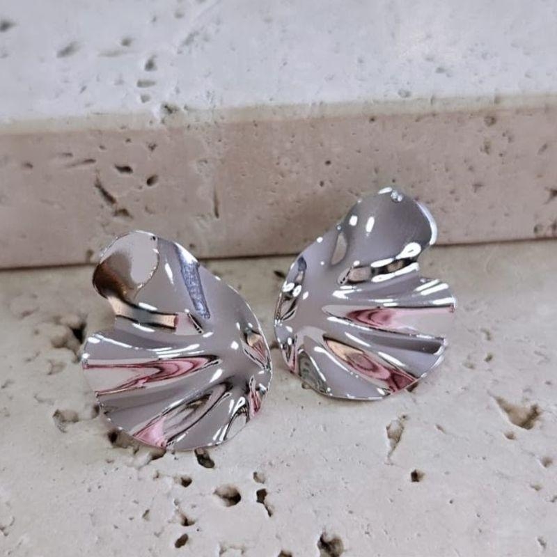 Brinco Asa Arredondada Organica