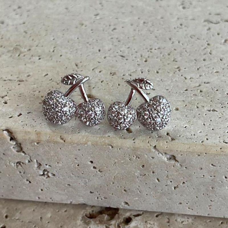 Brinco Cereja Cravejado