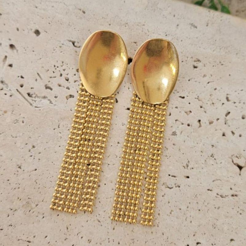 Brinco Franja de Bolinhas com Base Chapada