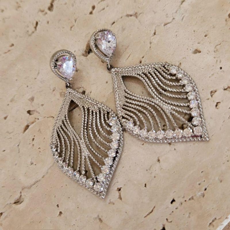 Brinco Gota Cravejado de Zirconia R