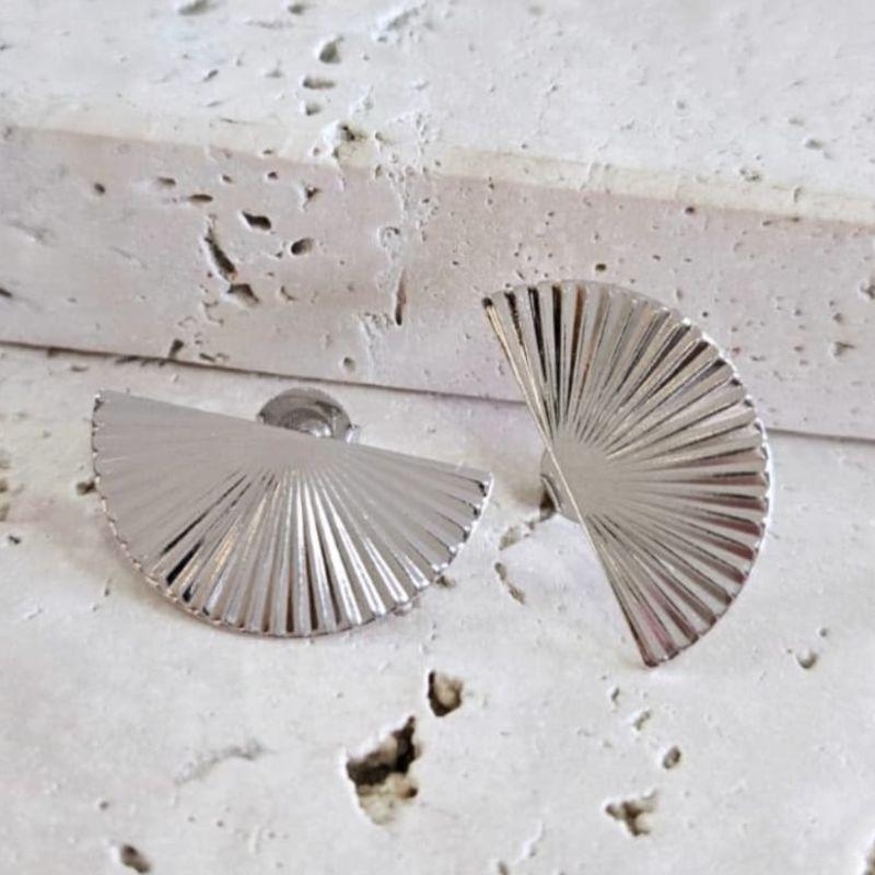 Brinco Meio Leque Plissado