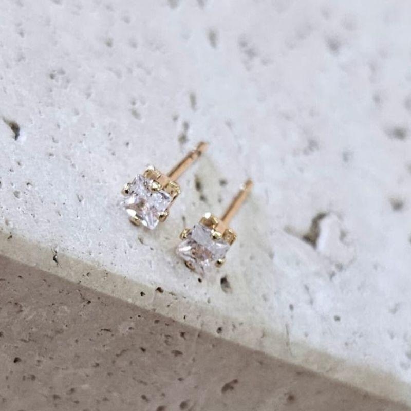 Brinco Ponto de Luz Quadrado