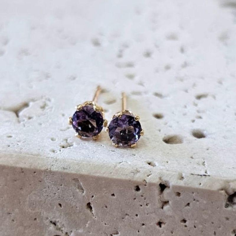 Brinco Ponto de Luz Roxo