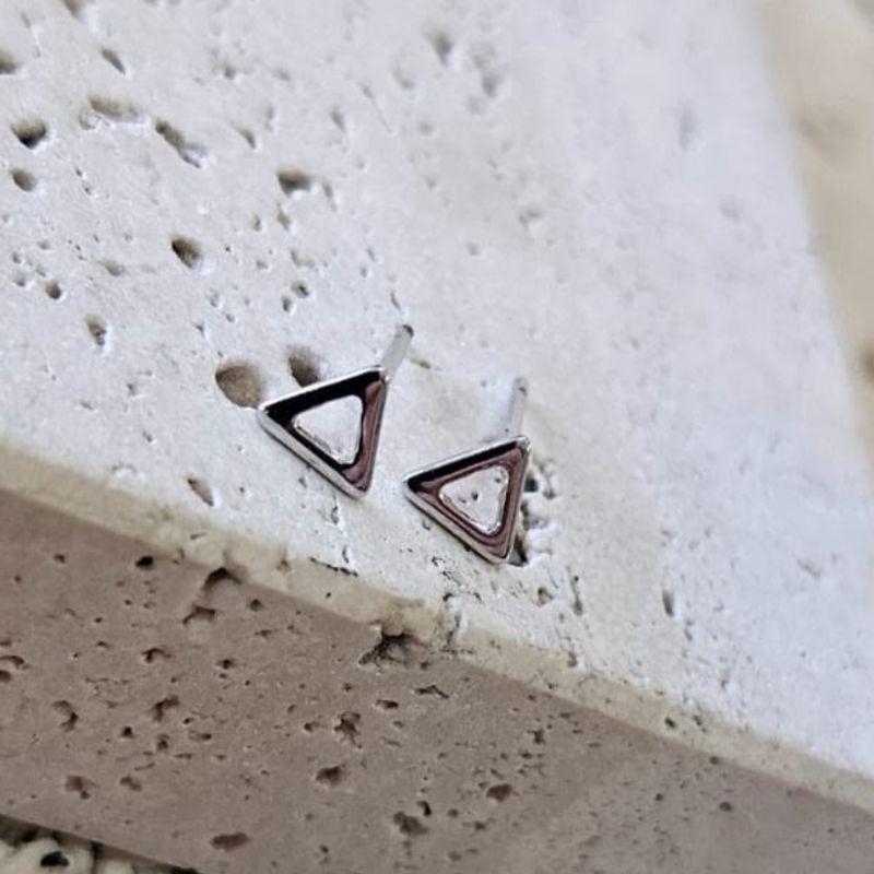 Brinco Triangulo Vazado Mini R