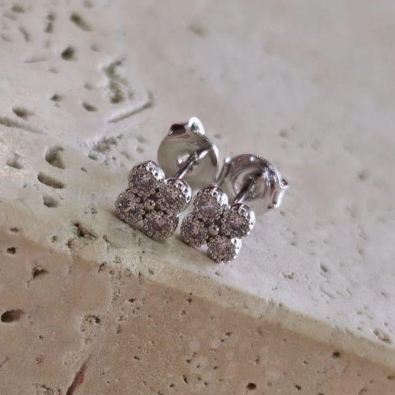 Brinco Van Cleef Cravejado Fixo Peq