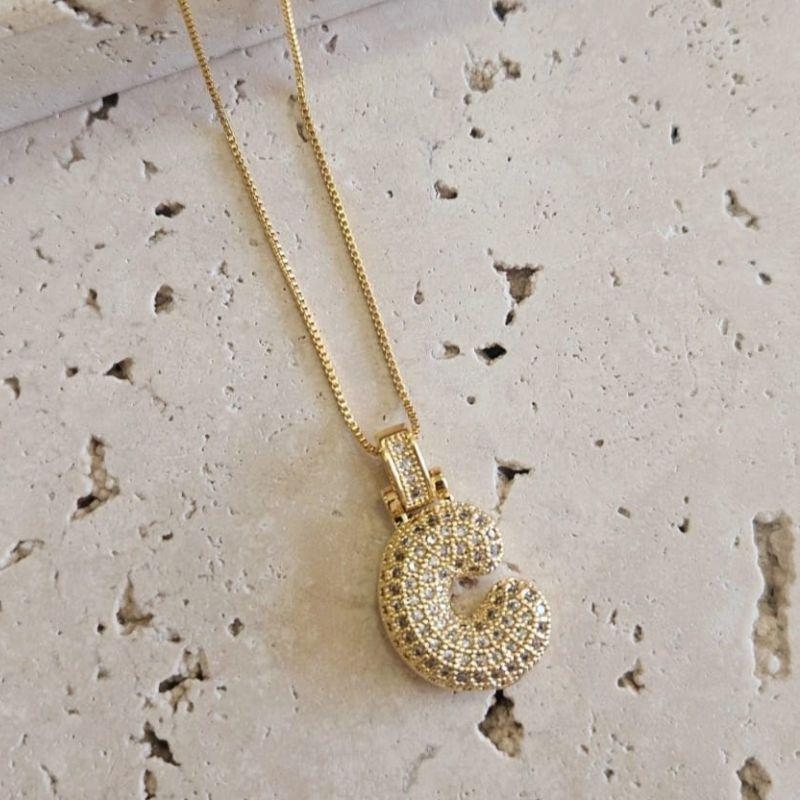 Gargantilha Inicial C Puffer Cravejada 45cm