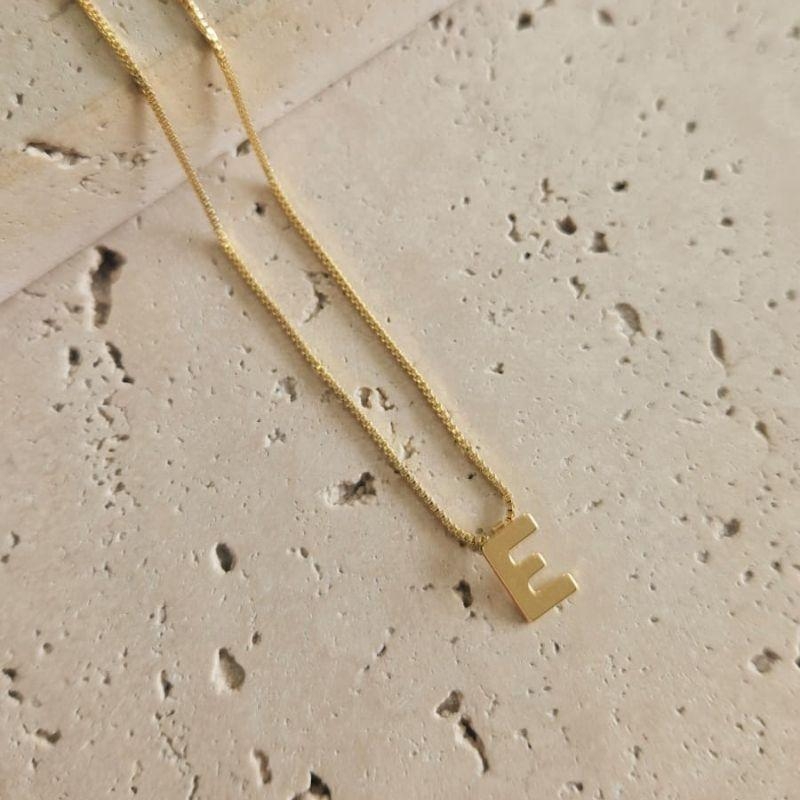 Gargantilha Letra E Mini 45cm