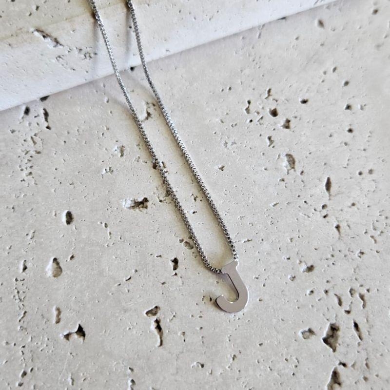 Gargantilha Letra J Mini 45cm