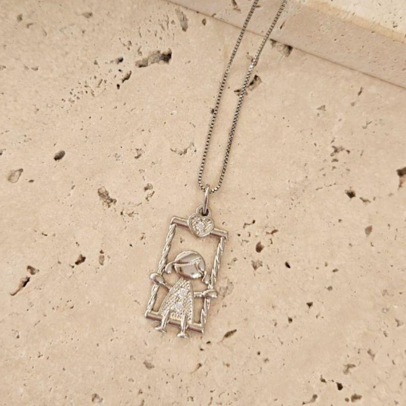 Gargantilha Menina no Balanço 45cm