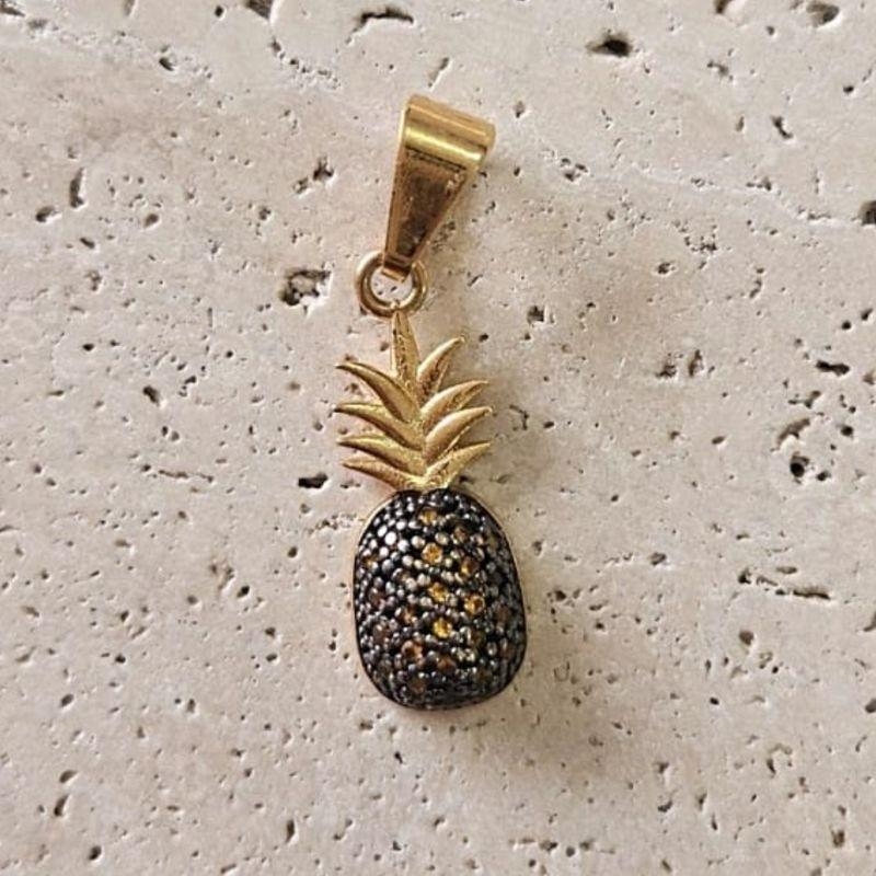 Pingente Abacaxi Cravejado (2,0x0,8cm)