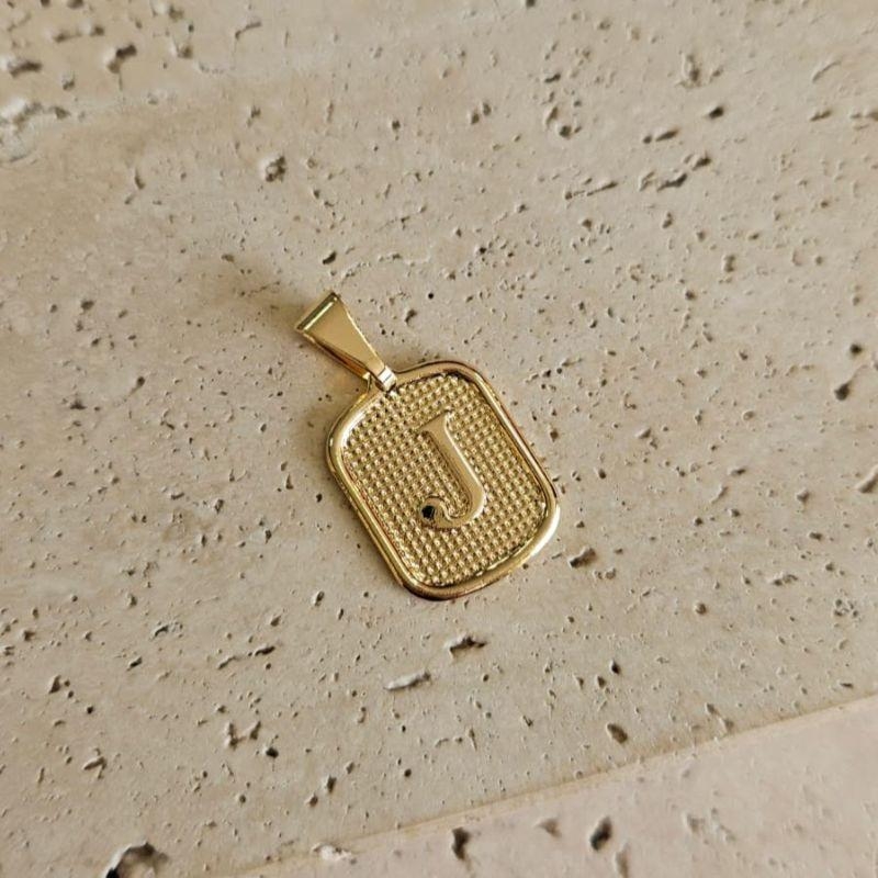 Pingente Placa Inicial J Pequena (1,7x1,4cm)