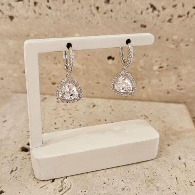 Brinco Argola com Zirconia Triangular Pendurada