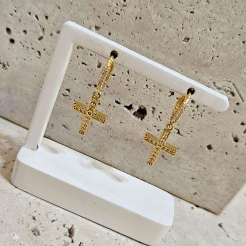 Brinco Argola Crucifixo Cravejado