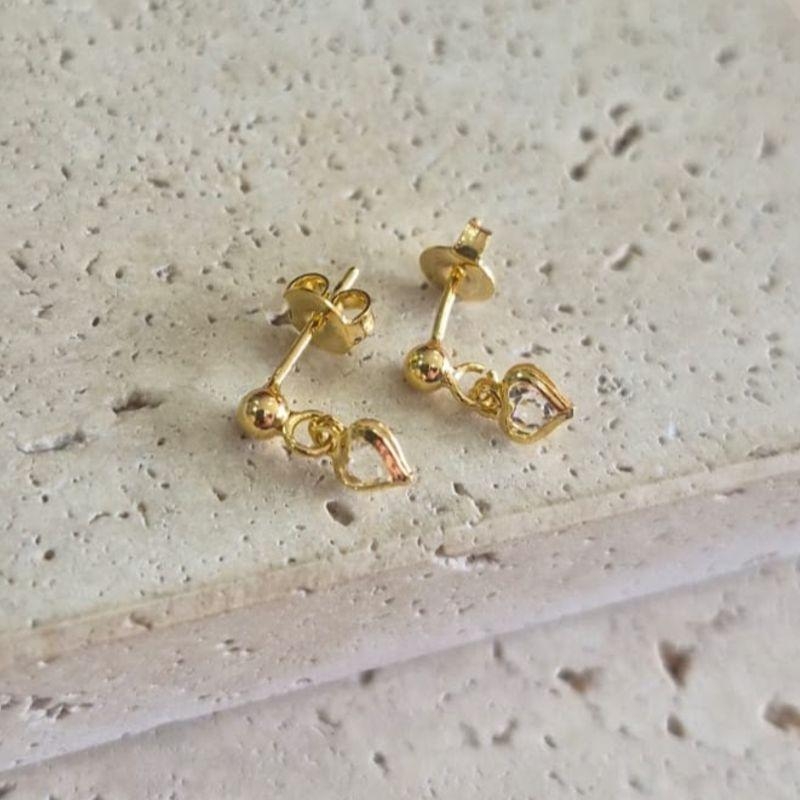 Brinco Bolinha com Coração Pendurado Cristal