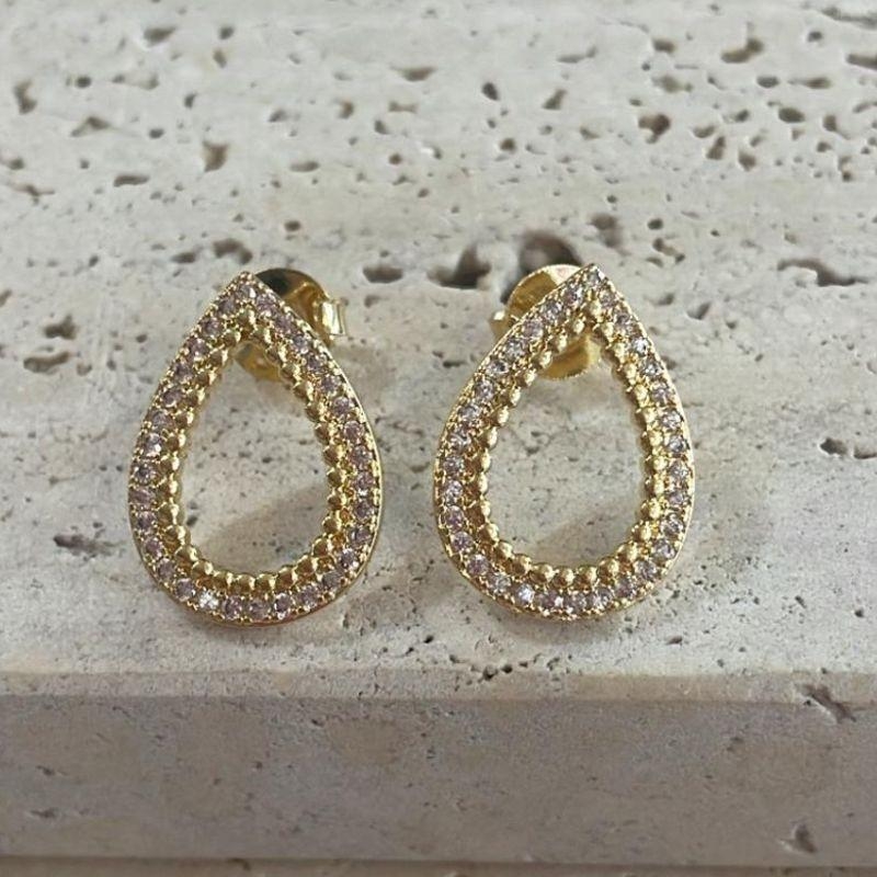 Brinco Gota Coração Cravejado Vazado