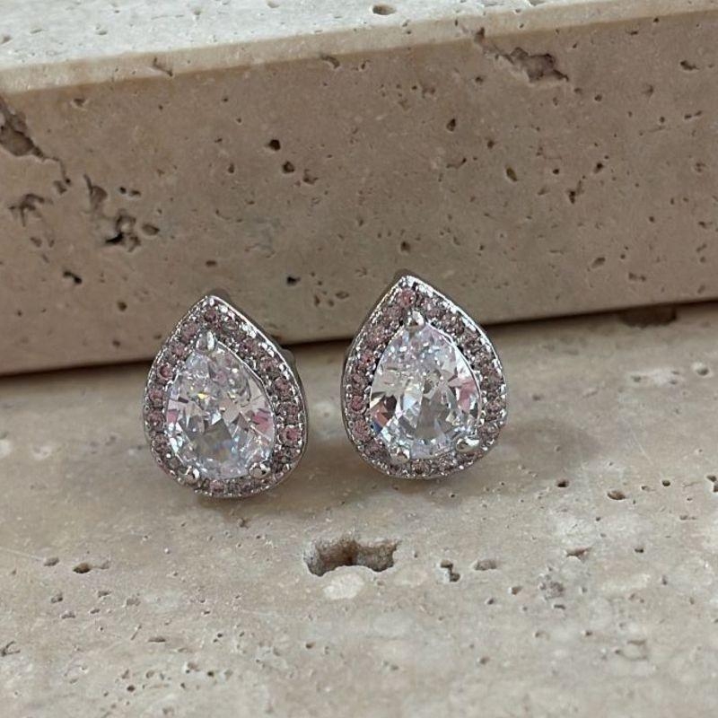 Brinco Gota Cravejada em Volta Media