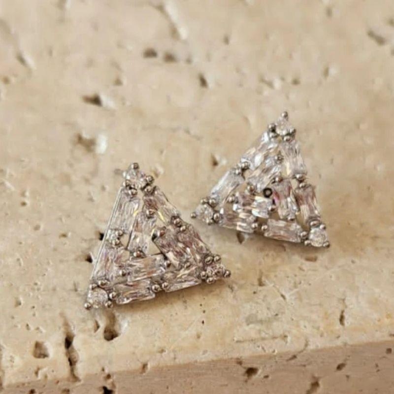 Brinco Triângulo  Baguete