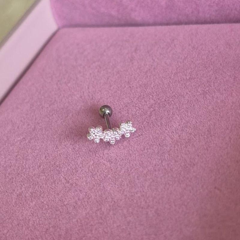 Piercing Flores com Zirconia