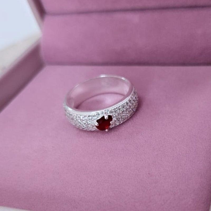 Anel Cravejado Grosso com Gota Rubi Prata