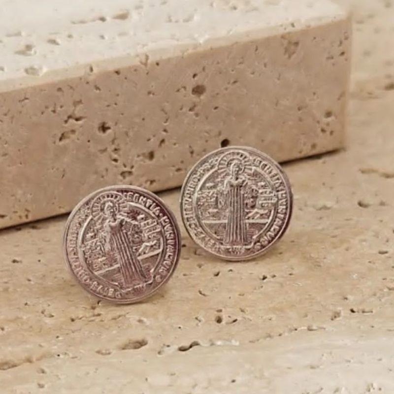 Brinco Medalha São Bento Fixo