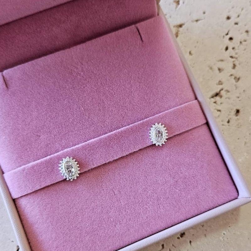 Brinco Oval Cravejado Mini Prata